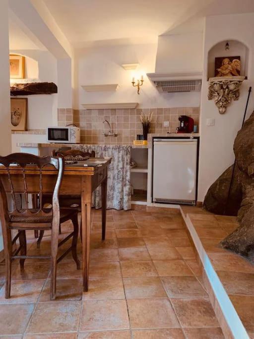 Studio Au Charme Medieval La Garde  Ngoại thất bức ảnh